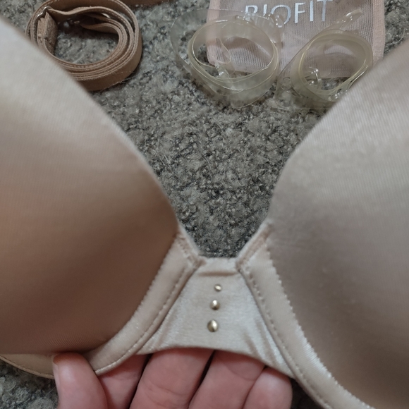 VS Biofit Multiway Strapless Bra w/2 Pack Straps - Picture 4 of 15